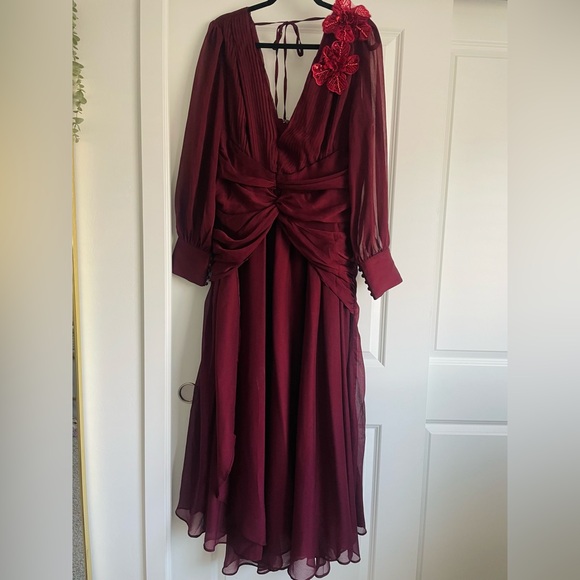 Dresses & Skirts - NWOT Elegant Burgundy Long Sleeve V-Neck Evening Dress